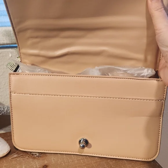 Nwt- Elegant Pink Badgley Mischka Vegan Leather Quilted Crossbody Shoulder Bag - Picture 6 of 12